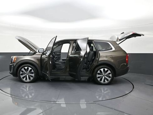 Used 2021 Kia Telluride EX w/ EX Premium Package FWD image 31