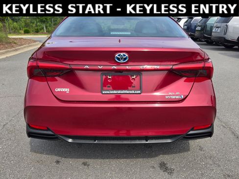 Used 2021 Toyota Avalon XLE FWD image 6
