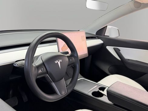 Used 2021 Tesla Model Y Long Range AWD/4WD image 16