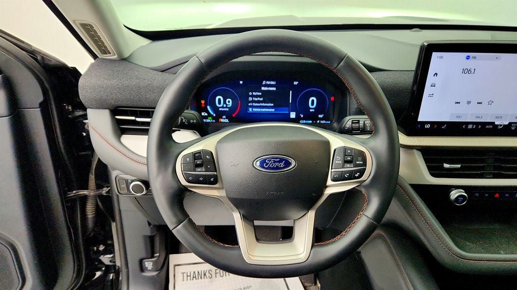 Used 2025 Ford Explorer Active AWD/4WD image 13