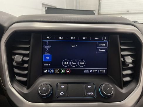 Used 2023 GMC Acadia SLE image 18