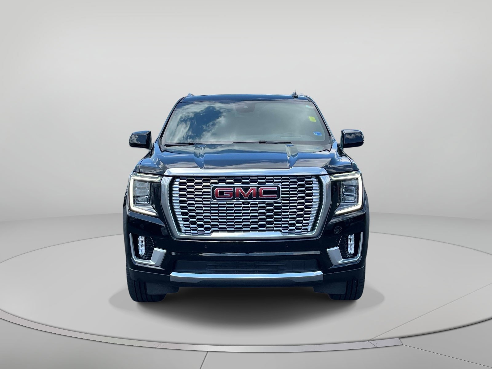 Used 2024 GMC Yukon XL Denali AWD/4WD image 9