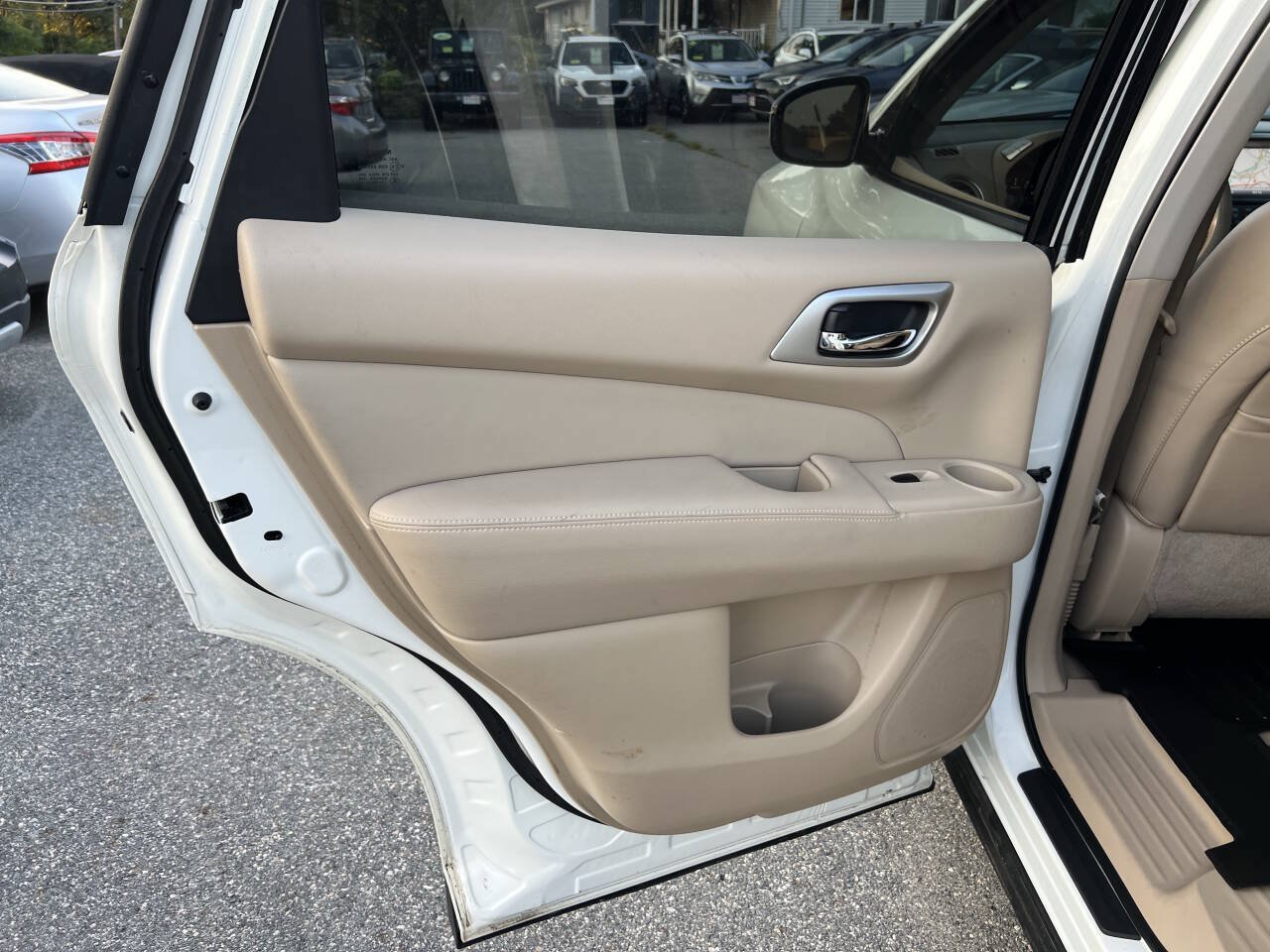 Used 2015 Nissan Pathfinder Platinum AWD/4WD image 21