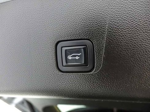 Used 2023 Chevrolet Traverse LT w/ LT Premium Package AWD/4WD image 36