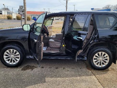 Used 2016 Lexus GX 460 w/ Premium Package image 22