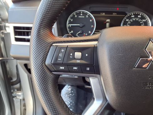 Used 2025 Mitsubishi Outlander SE AWD/4WD image 9