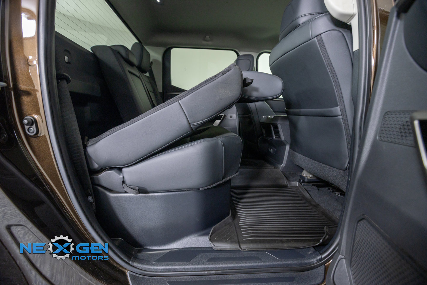 Used 2024 Toyota Tundra Limited AWD/4WD image 40