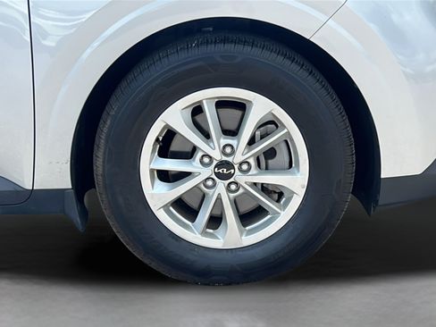 Used 2023 Kia Carnival LX FWD image 22