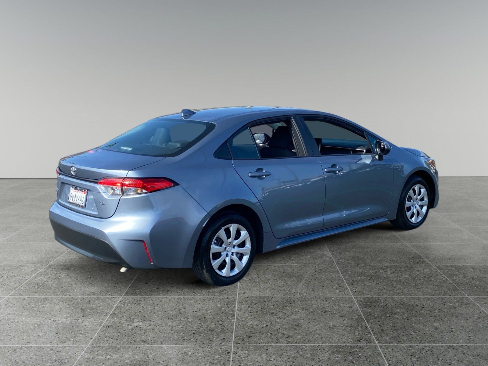 Used 2025 Toyota Corolla LE FWD image 5