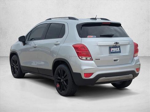Used 2020 Chevrolet Trax LT w/ Redline Edition image 8