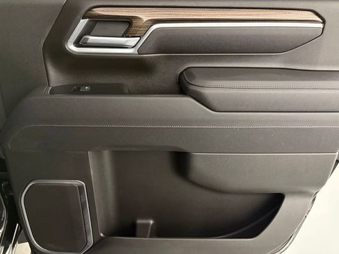 Used 2025 Chevrolet Silverado 2500 LT w/ Convenience Package image 46