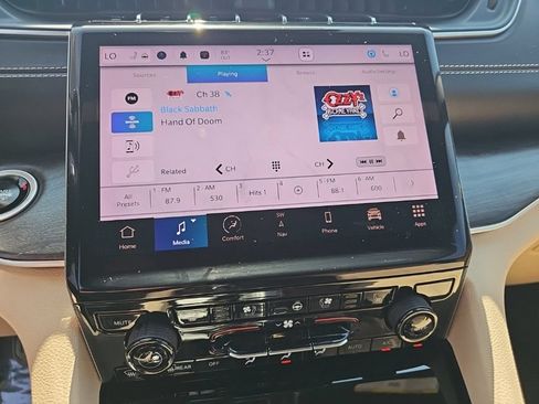 Certified 2025 Jeep Grand Cherokee Limited w/ Luxury Tech Group II AWD/4WD image 37