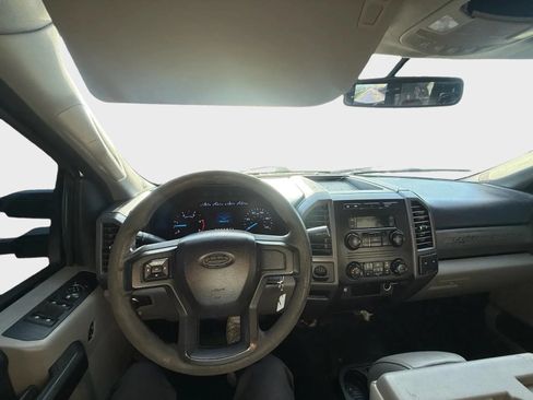 Used 2019 Ford F250 XL w/ Power Equipment Group RWD image 5
