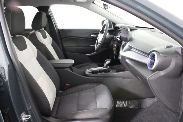 Used 2025 Chevrolet Trax LS w/ LS Convenience Package FWD image 17
