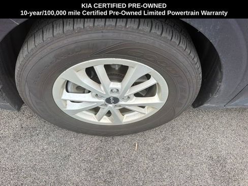 Certified 2024 Kia Carnival LX FWD image 4