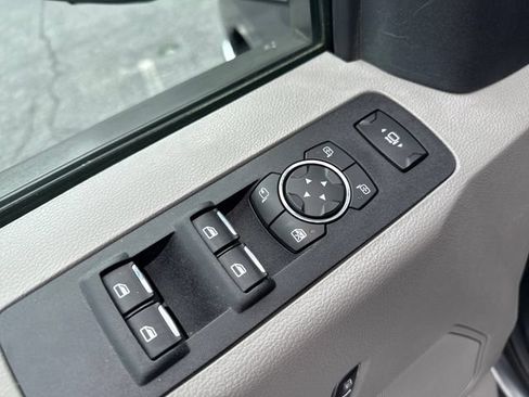 Used 2018 Ford F250 XLT w/ XLT Premium Package AWD/4WD image 13