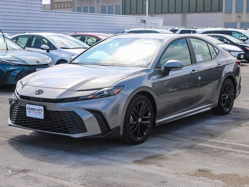 New 2026 Toyota Camry SE image 3