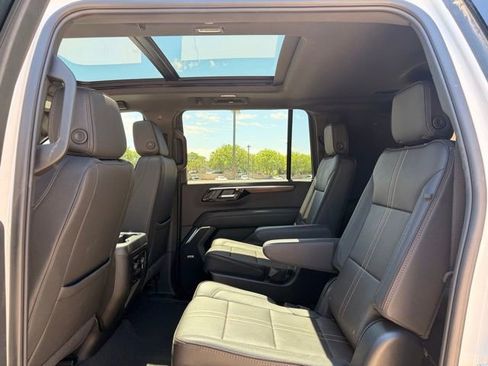 Used 2025 Chevrolet Suburban High Country w/ Sun And Tow Package AWD/4WD image 14