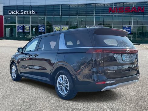 Used 2024 Kia Carnival LX image 4