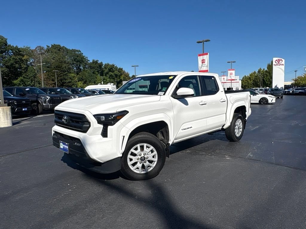 Certified 2024 Toyota Tacoma SR5 AWD/4WD image 2