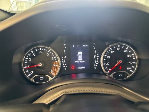 Used 2023 Jeep Renegade Latitude AWD/4WD image 10