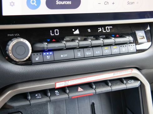 Used 2025 Toyota Tundra Limited RWD image 15