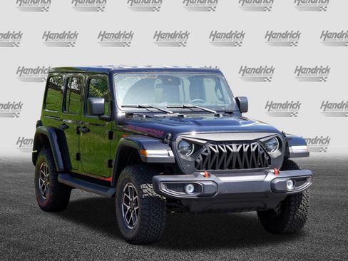Used 2025 Jeep Wrangler Unlimited Rubicon w/ Convenience Group AWD/4WD image 2
