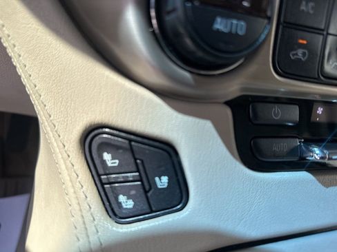 Used 2020 GMC Yukon Denali w/ Denali Ultimate Package AWD/4WD image 22