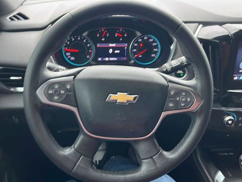 Used 2023 Chevrolet Traverse LT image 9