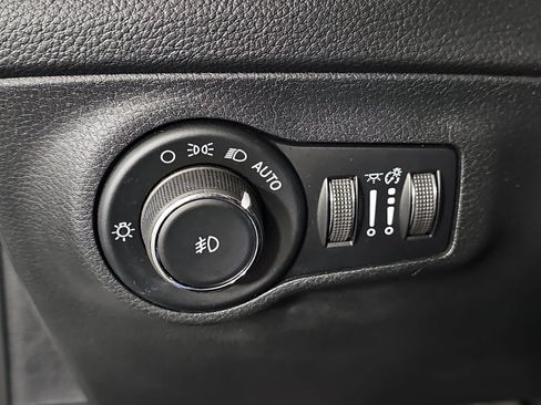 Used 2018 Jeep Compass Limited w/ Navigation Group AWD/4WD image 23