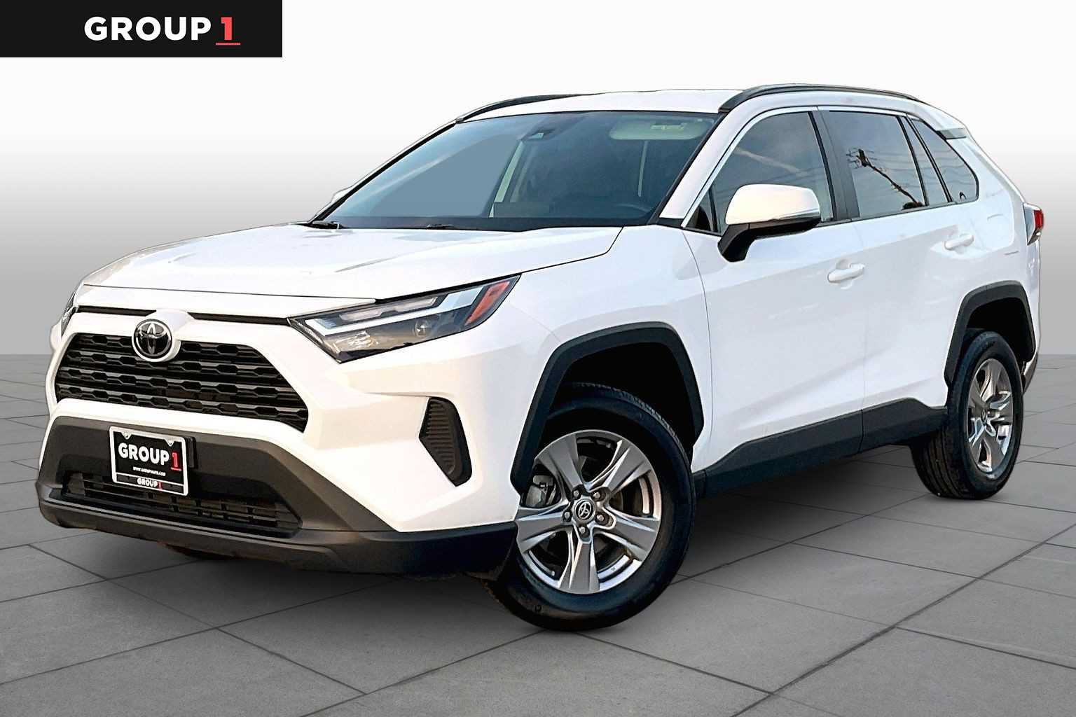 Used 2025 Toyota RAV4 XLE FWD image 1