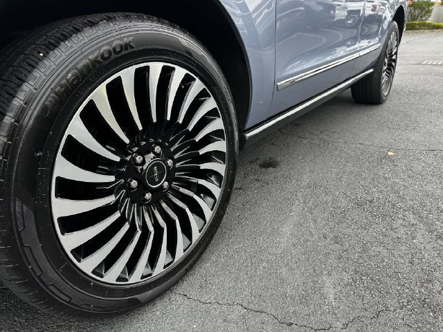 Certified 2020 Lincoln Navigator Black Label w/ Cargo Convenience Package AWD/4WD image 12