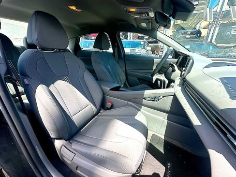 Used 2023 Hyundai Elantra Blue image 24