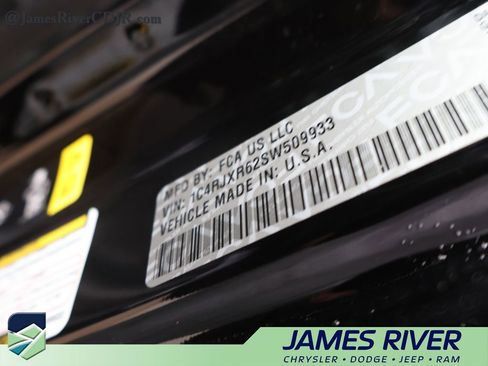 Used 2025 Jeep Wrangler Unlimited Rubicon 4xe w/ Safety Group AWD/4WD image 40