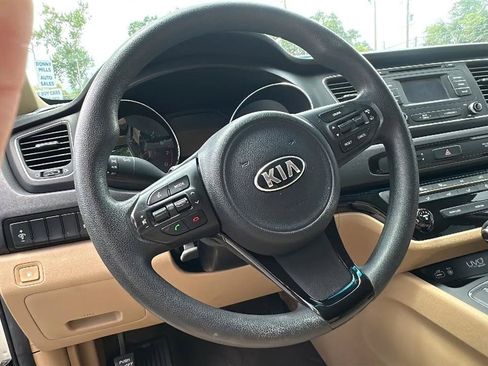 Used 2016 Kia Sedona LX w/ LX Convenience Package FWD image 35