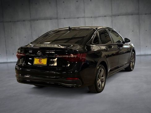 Used 2024 Volkswagen Jetta SE FWD image 5