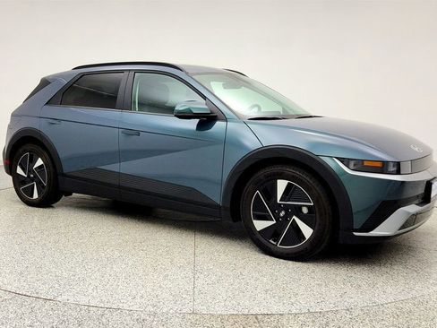 Used 2025 Hyundai Ioniq 5 SEL image 3