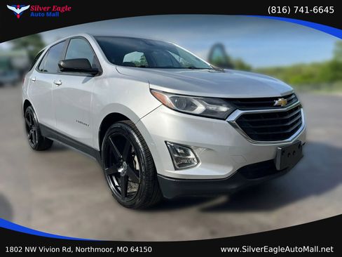 Used 2020 Chevrolet Equinox LS w/ LS Convenience Package FWD image 3