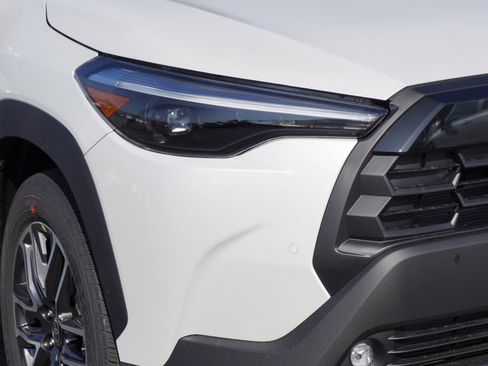 New 2026 Toyota Corolla Cross XLE image 3