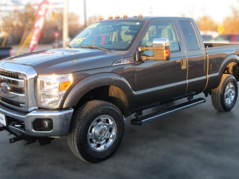 Used 2015 Ford F250 XLT w/ XLT Premium Package image 4