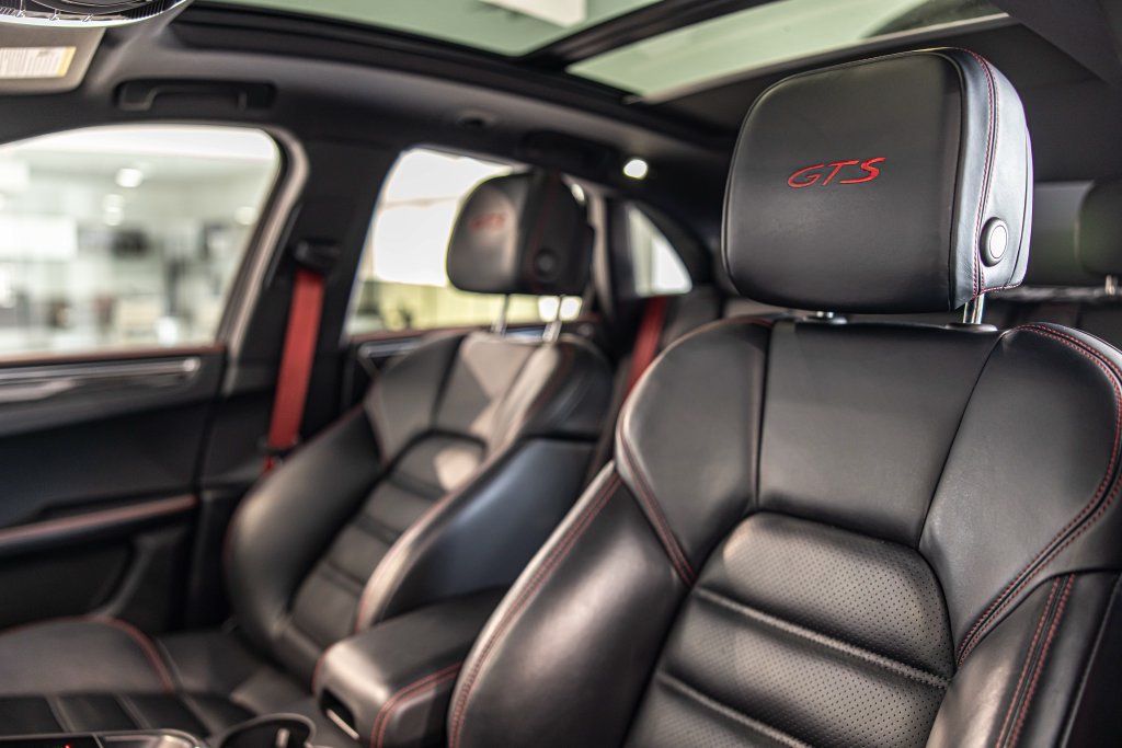 Used 2023 Porsche Macan GTS w/ Sport Chrono Package AWD/4WD image 18
