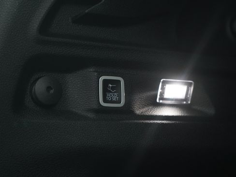 Used 2025 Jeep Grand Cherokee L Laredo AWD/4WD image 17