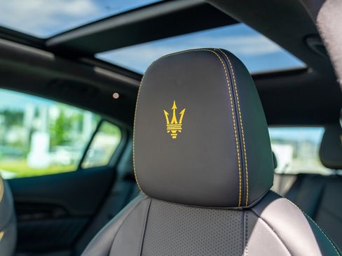 Used 2023 Maserati Grecale Modena AWD/4WD image 13