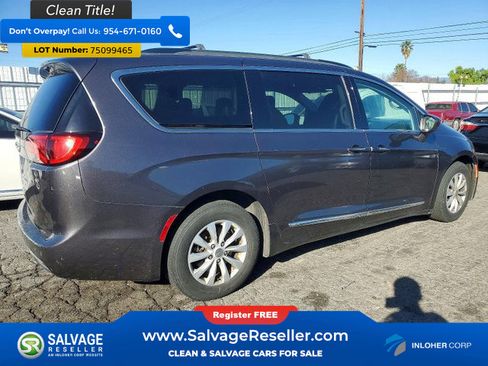 Used 2017 Chrysler Pacifica Touring-L image 2