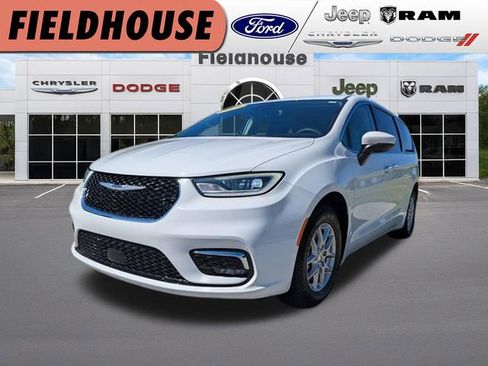 Used 2023 Chrysler Pacifica Touring-L FWD image 1