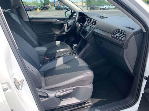 Used 2024 Volkswagen Tiguan SE image 10