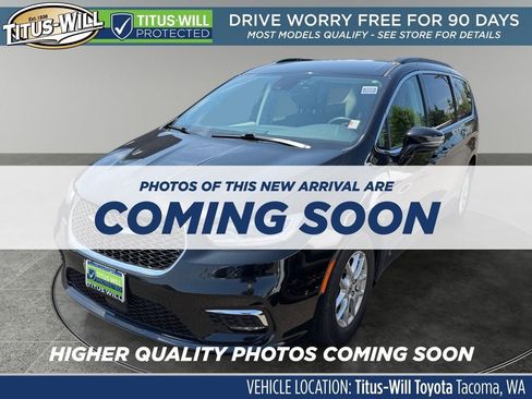 Used 2022 Chrysler Pacifica Touring-L FWD image 2
