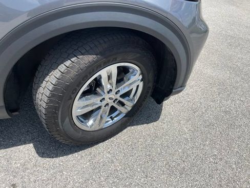 Used 2022 Ford Explorer XLT w/ Equipment Group 202A AWD/4WD image 13