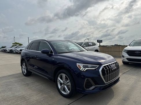 Used 2023 Audi Q3 2.0T Premium w/ Convenience Package AWD/4WD image 1