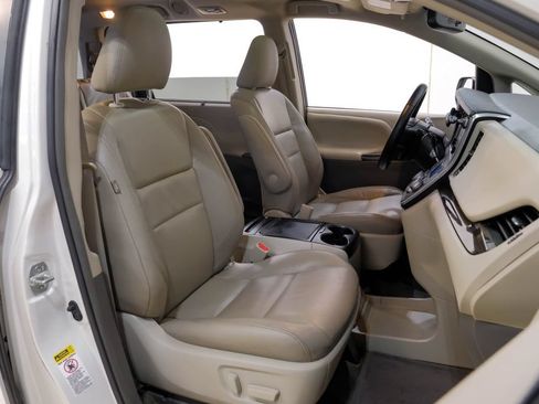 Used 2016 Toyota Sienna XLE w/ XLE Navigation Package FWD image 42